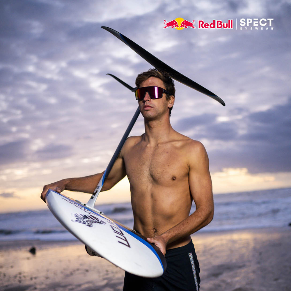 Red Bull Daft zonnebril zwart rood 4