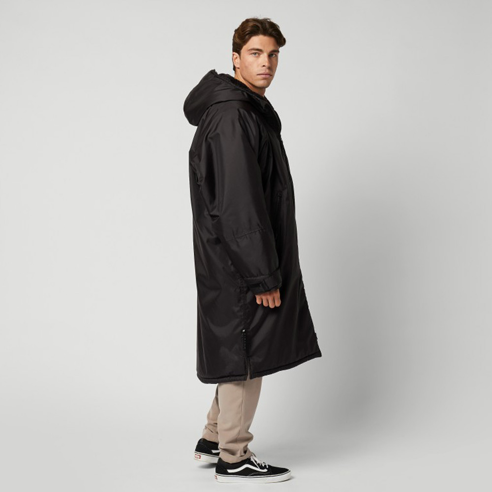 Mystic Entdecken Sie den schwarzen Poncho 4