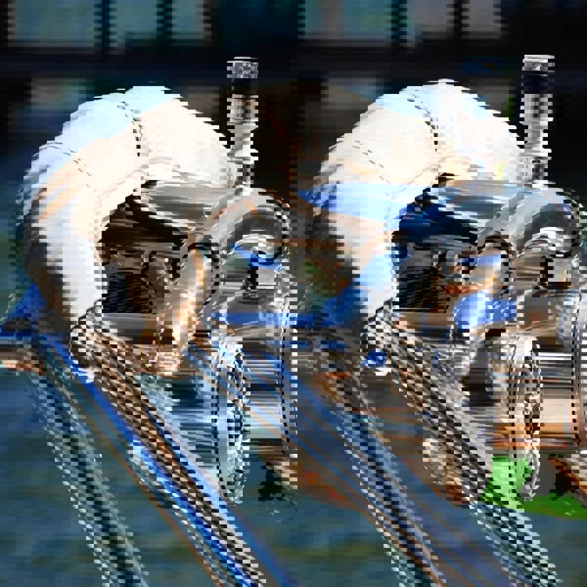 Monster MT2 über dem Top-Bimini schwarz 9