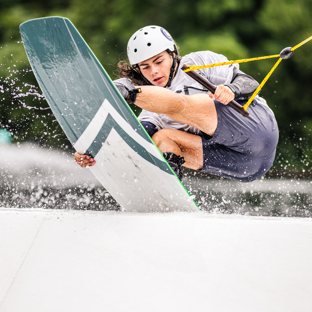 Liquid Force APEX 142cm Wakeboard 3