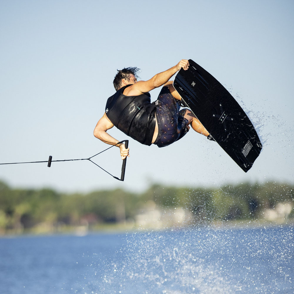 Ronix ensemble de wakeboard RXT blackout technology 144 cm et chausses RXT red b 3