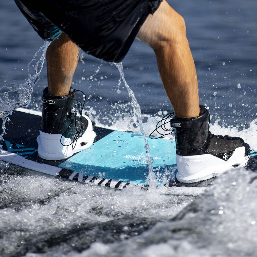 Ronix District set de wakeboard 134 cm avec chausses District 7