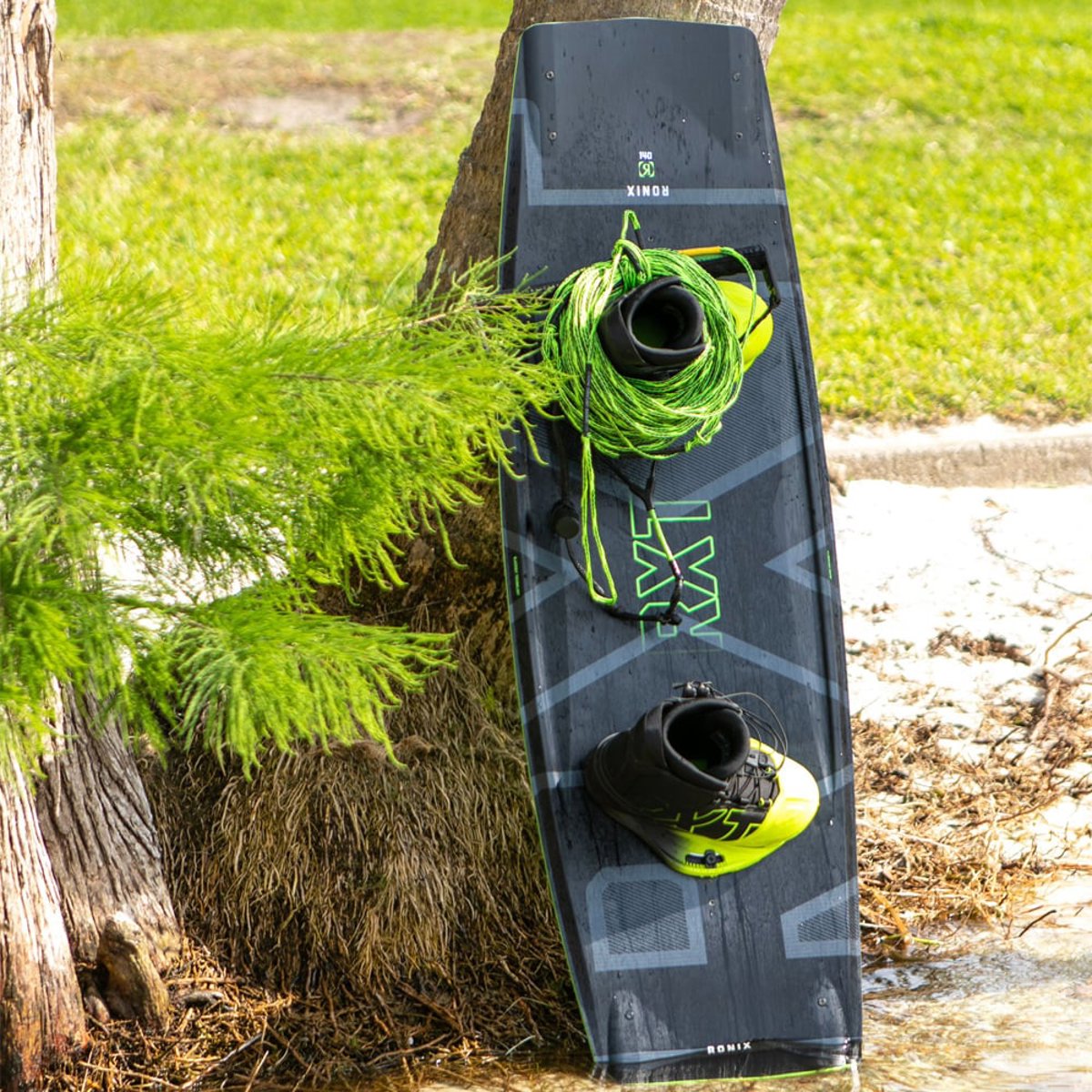 Ronix RXT set de wakeboard 144 cm avec chausses RXT 22