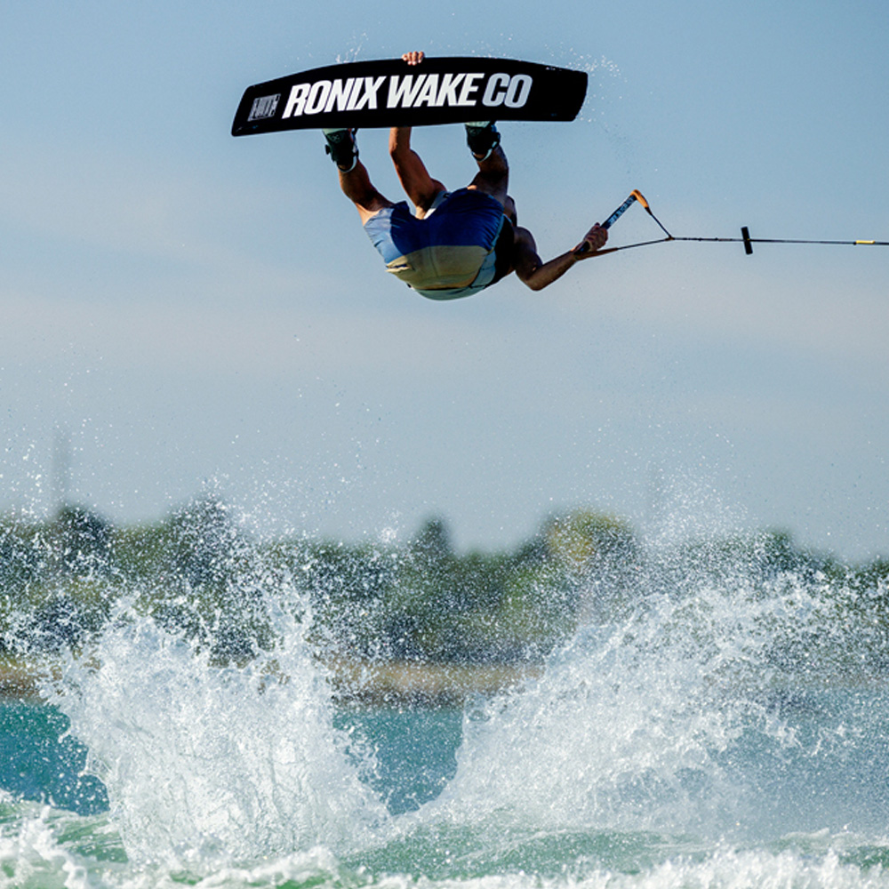 Ronix Supreme 137 cm ensemble de wakeboard avec chausses Supreme BOA 10