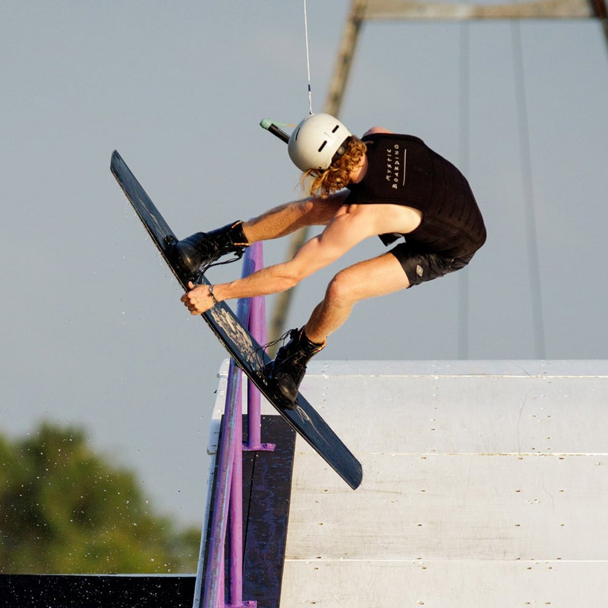 Ronix Utopia 147 cm ensemble de wakeboard avec chausses Diplomat 9