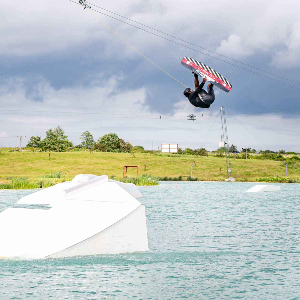 Hyperlite Bloodline wakeboard 155 cm avec chausses Zero2 19