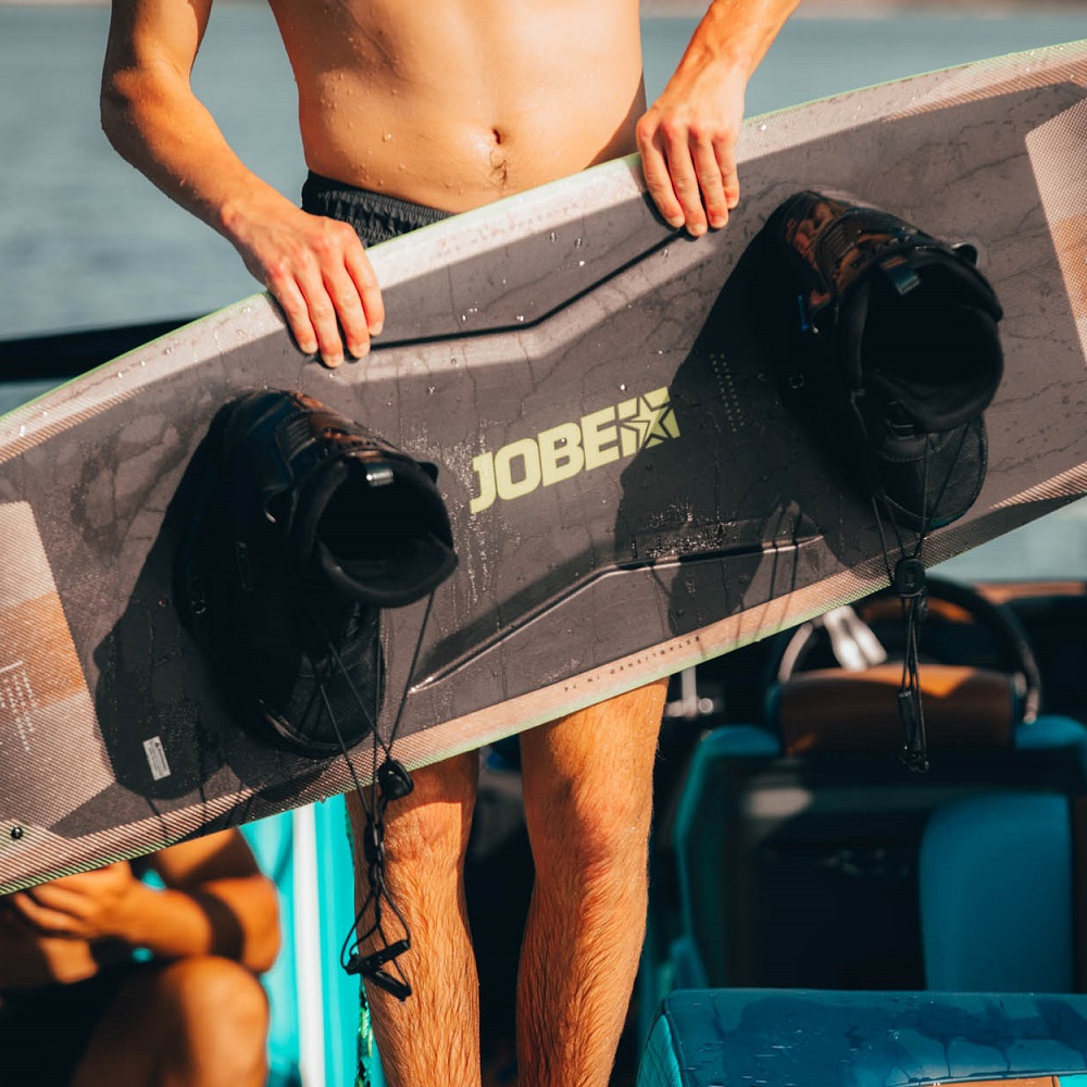 Jobe ensemble wakeboard Conflict 142cm & chausses Republik 3