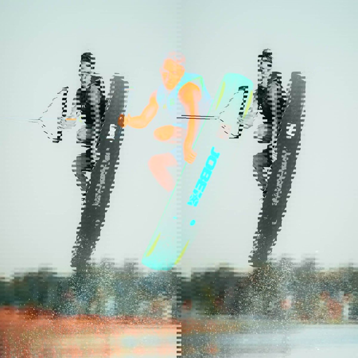 Jobe ensemble wakeboard Knox 143cm & chausses Charge 8