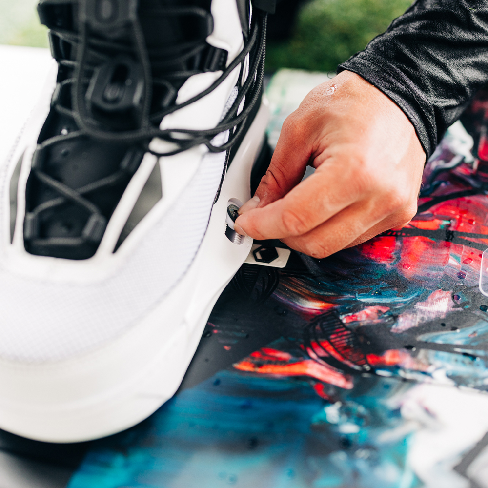 Liquid Force Set de wakeboard Illusion 142 cm avec bindings Aspect 4d 10