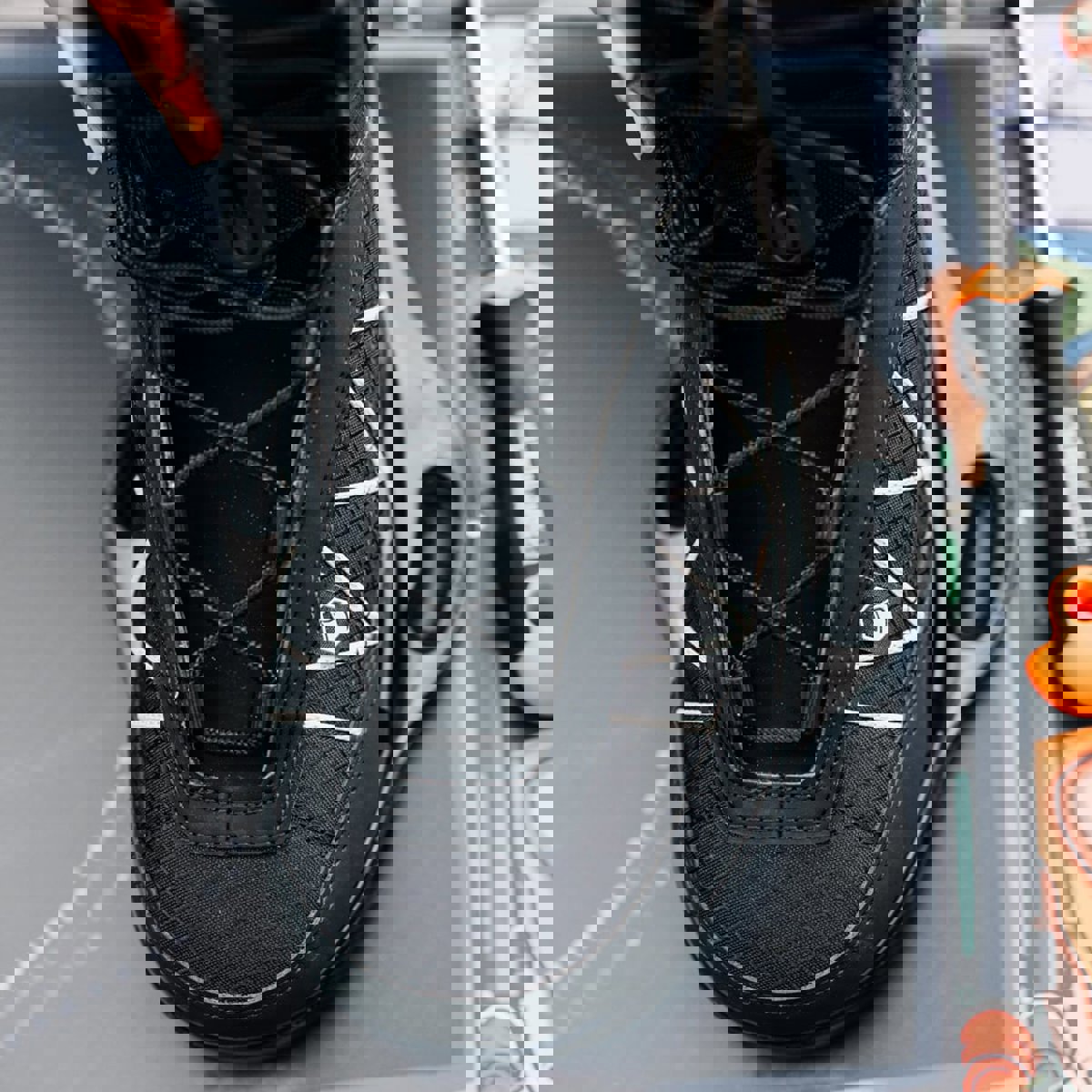 Liquid Force Ensemble de planche de wakeboard Liquid Force Tao 145 cm avec fixations Tao 6x 17