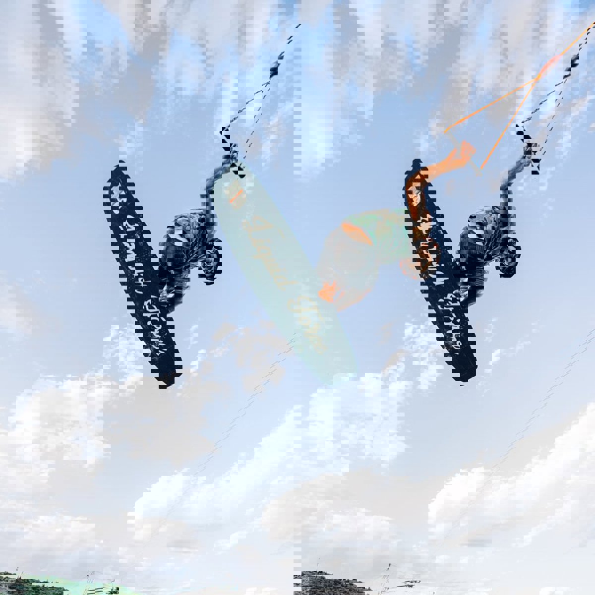 Liquid Force Ensemble de planche de wakeboard Liquid Force Tao 145 cm avec fixations Tao 6x 19