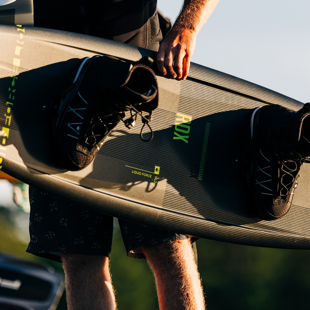 Liquid Force RDX ensemble wakeboard 142 cm avec fixations Transit 9
