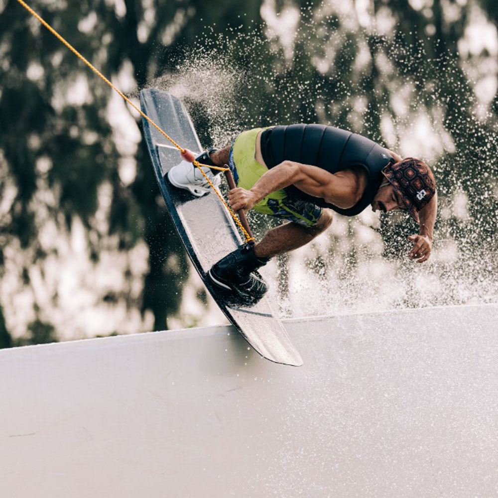 Liquid Force Tao wakeboard 150 cm avec chausses Tao 6X 8