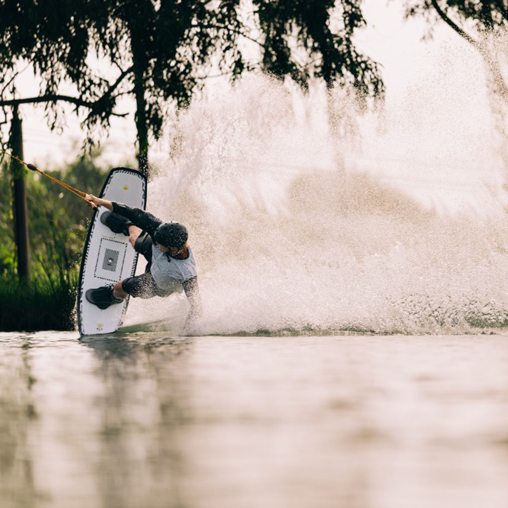 Liquid Force FLX wakeboard 135 cm avec chausses Index 3