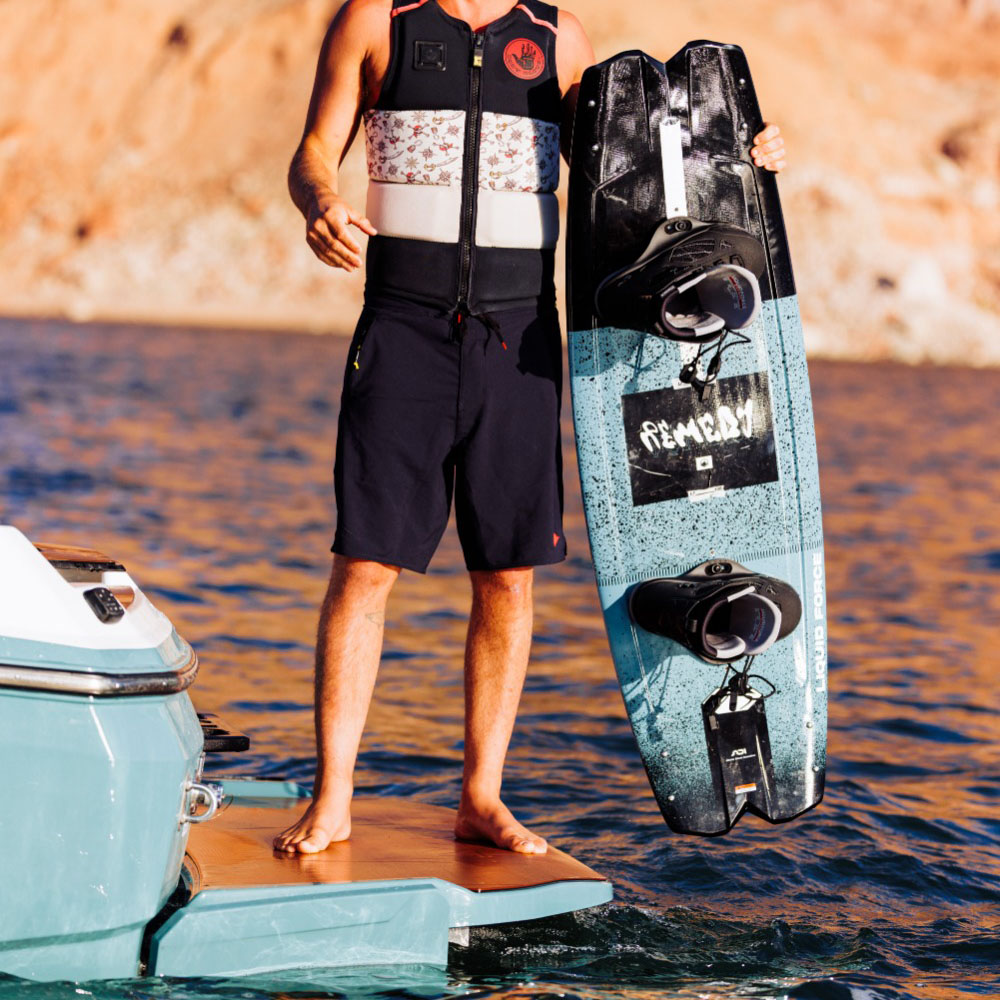 Liquid Force Remedy wakeboard 142 cm avec chausses Transit 6X 4