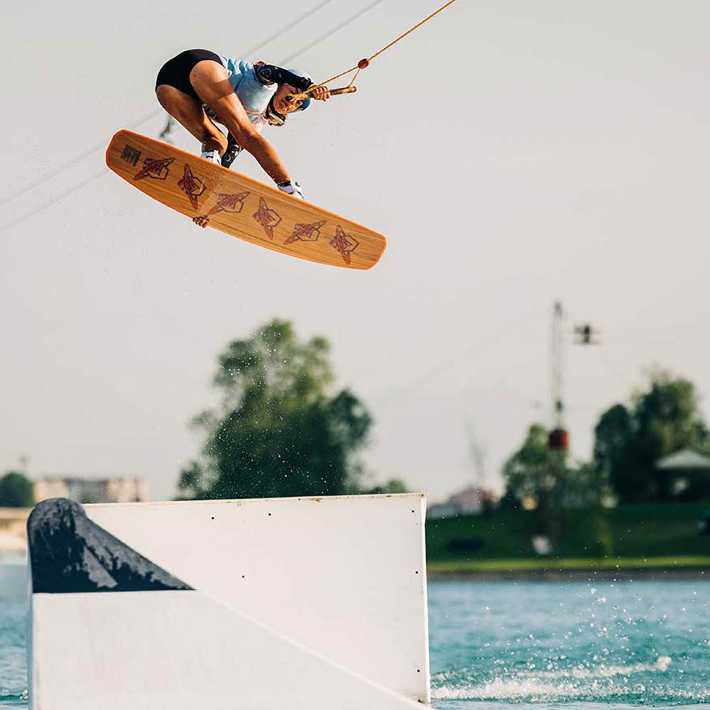 Liquid Force Holiday 142 wakeboard 3
