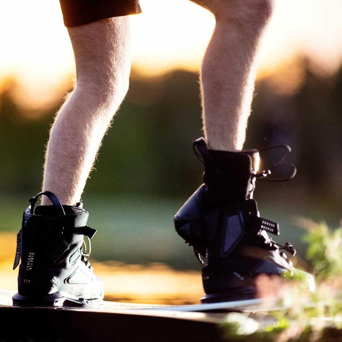 Ronix Kinetik 150 cm pacchetto da wakeboard con attacchi Kinetik 15