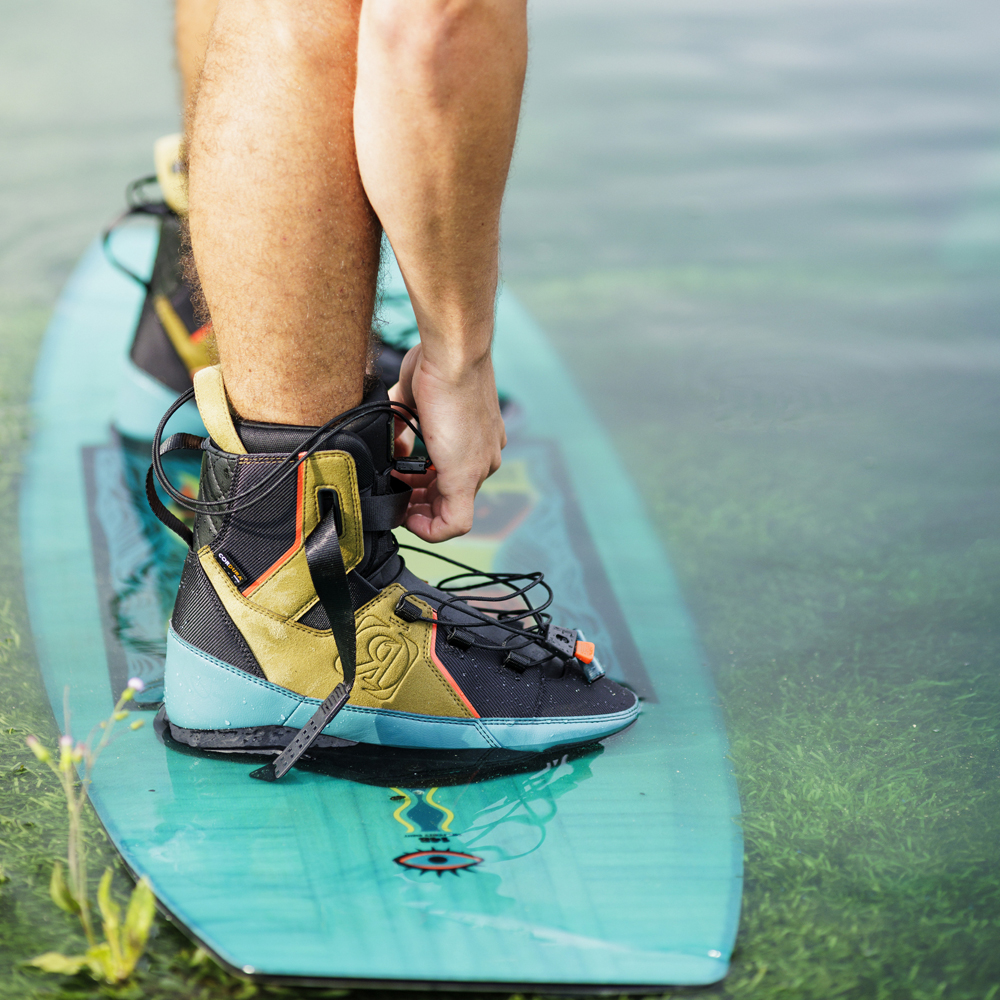 Ronix Atmos 148 cm cm pacchetto da wakeboard con attacchi Atmos 10