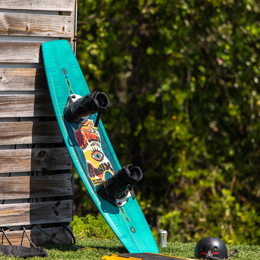 Ronix Atmos 153 cm cm pacchetto da wakeboard con attacchi Atmos 6
