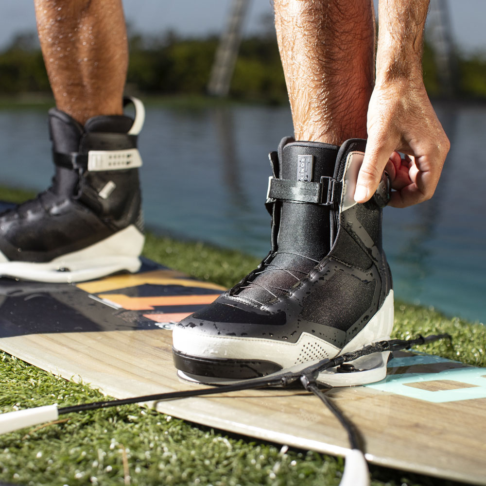 Ronix Supreme pacchetto da wakeboard 141 cm con attacchi Supreme BOA 7