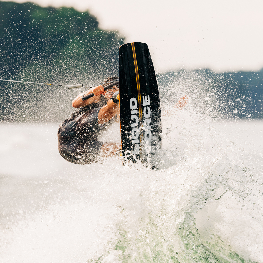Liquid Force Set wakeboard Ethos 137 cm con legature Vertex 6x 9