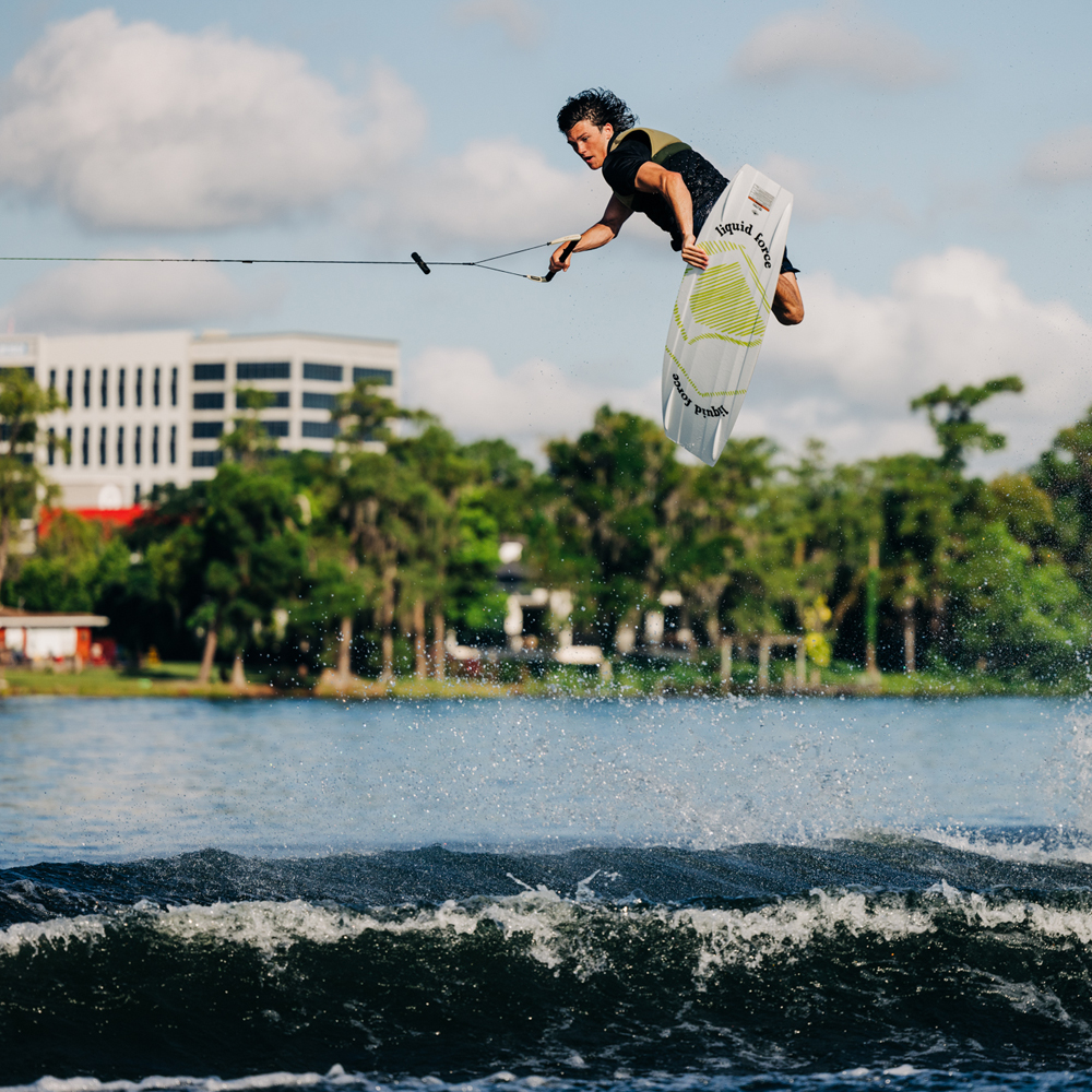 Liquid Force The Bullox Aero 140 wakeboard 3