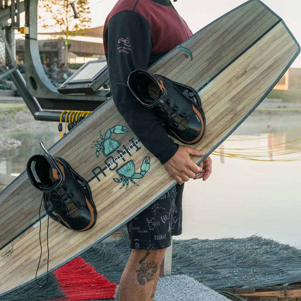 Ronix Diplomat wakeboard set 148 cm met Footprint bindingen 8