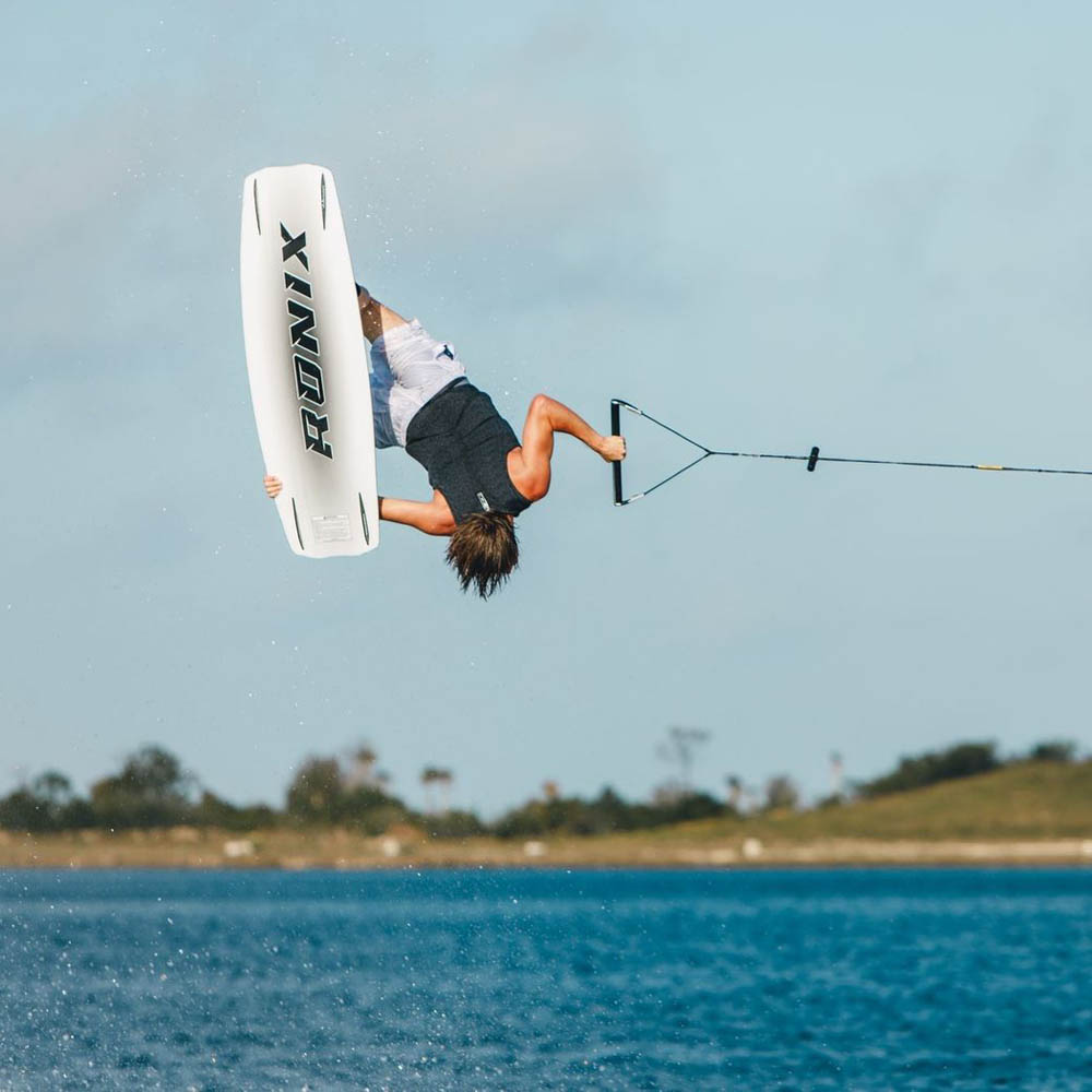 Ronix One Legacy 134 cm wakeboard set met One Intuition bindingen 9
