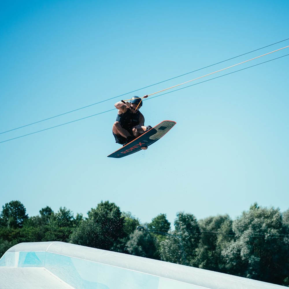 Ronix Kinetik wakeboard set 150 cm met Footprint bindingen 8