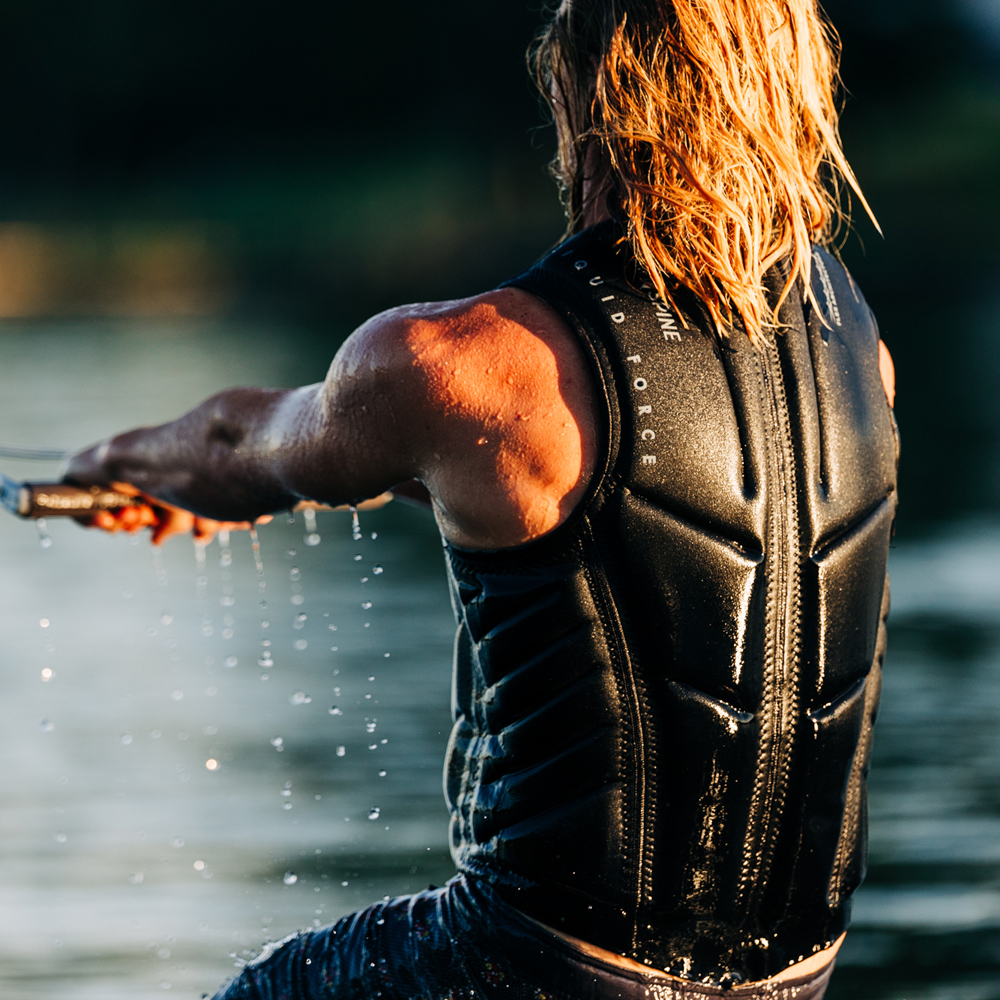 Liquid Force squad impact shield zwart 5