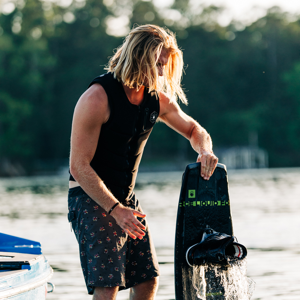 Liquid Force squad impact shield zwart 6