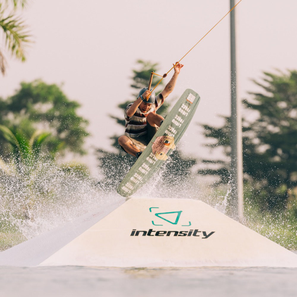 Liquid Force Peak wakeboard 146 cm 13